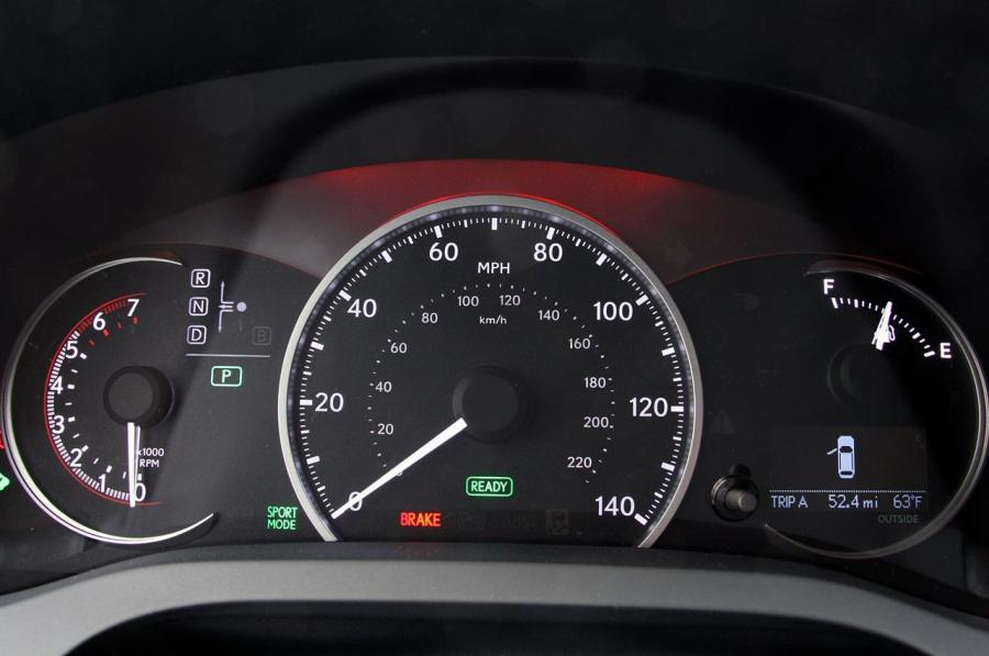  Lexus CT200h 2010 года  (фото 139 из 266)